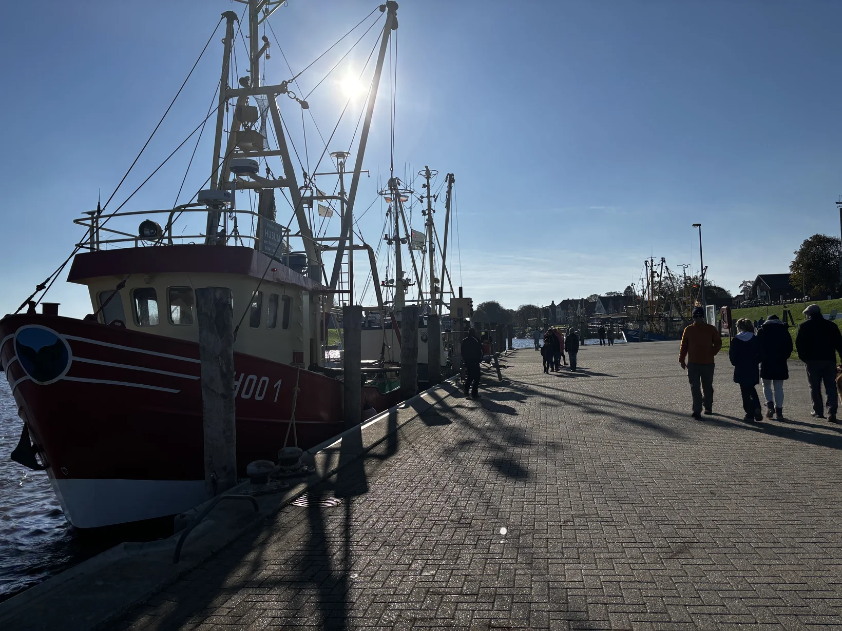 Hafen Greetsiel mit Husumer Kuttern. 